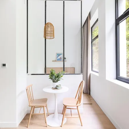 The Babel Community - Bastille Aparthotel *