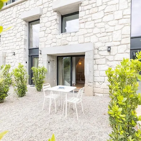 The Babel Community - Bastille Aparthotel