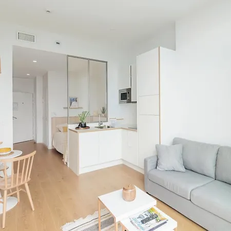 The Babel Community - Bastille Aparthotel *