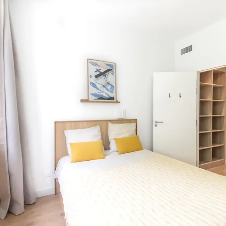 The Babel Community - Bastille Aparthotel