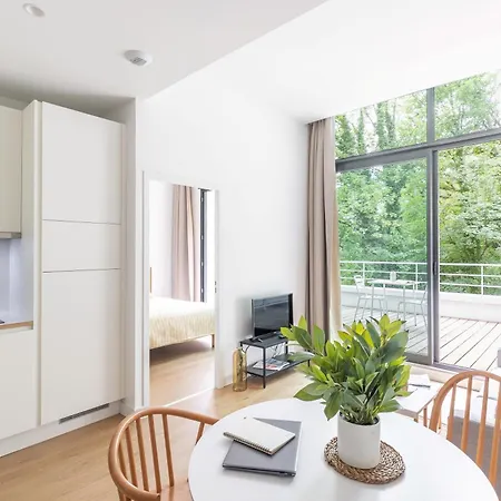 The Babel Community - Bastille Aparthotel *