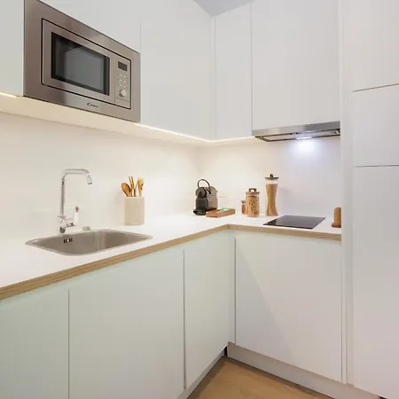The Babel Community - Bastille Lejlighedshotel 3*